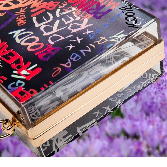 Graffiti Print Acrylic Clutch with Detachable Gold Chain - Picture 4 of 10